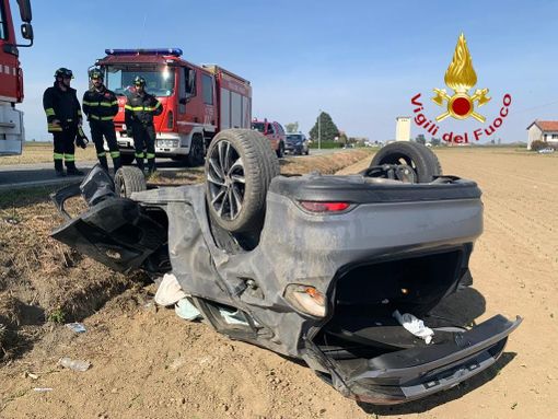 Carambola tra auto: una donna in ospedale