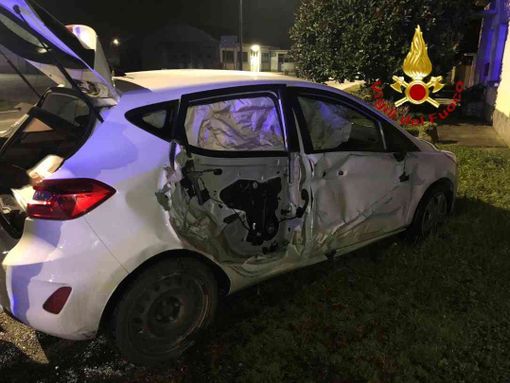 Trino: incidente alla rotonda per Camino