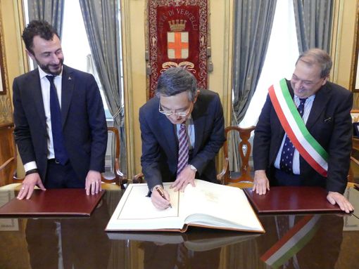 Visita dell'ambasciatore di Taiwan, protesta il consolato cinese Visita dell'ambasciatore di Taiwan, protesta il consolato cinese