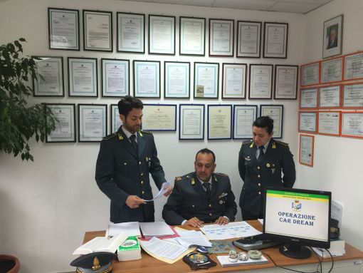 Vendevano il sogno di guidare una Maserati: truffate 23 mila persone