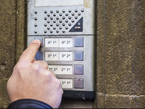 Festa in casa (con schiamazzi): 14 multe per violazione delle norme anti Covid