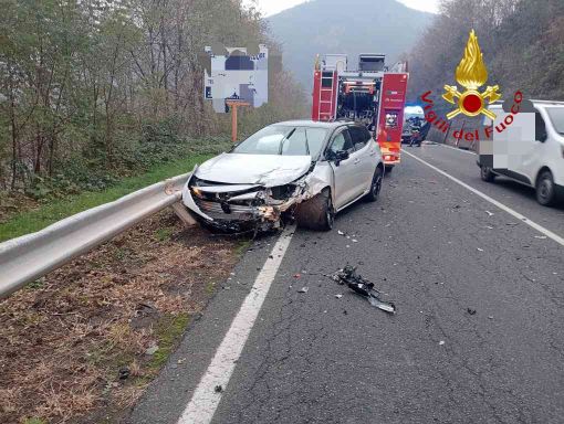 Scontro ad Agnona: gravi danni alle auto, due persone in ospedale