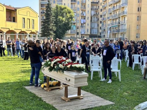 A Brandizzo l’ultimo saluto a Giuseppe Sorvillo: “Rendiamo umano il lavoro, perché si possa tornare a casa” [FOTO]