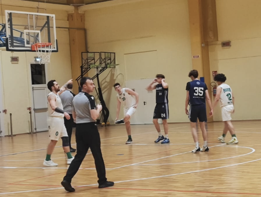 La gara col Borgomanero; a sinistra Anghillante, a destra l'ex Rey La gara col Borgomanero; a sinistra Anghillante, a destra l'ex Rey