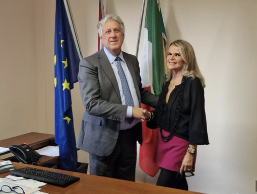 Il sindaco Testore e la segretaria Antonella Mollia Il sindaco Testore e la segretaria Antonella Mollia