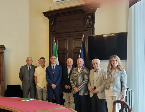 “Stella al Merito del Lavoro” e il “Console” della provincia di Vercelli ricevuti dal Prefetto