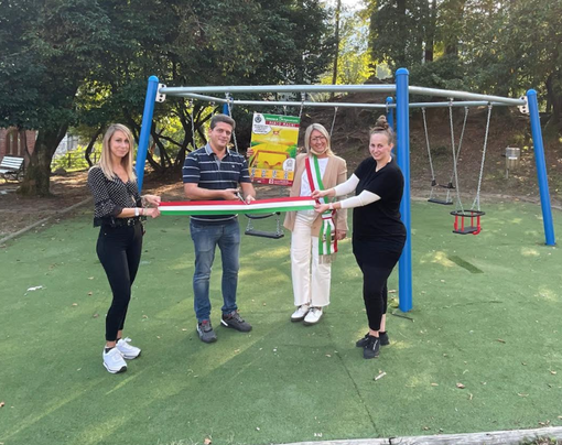 L'inaugurazione della pentaltalena del Parco Magni