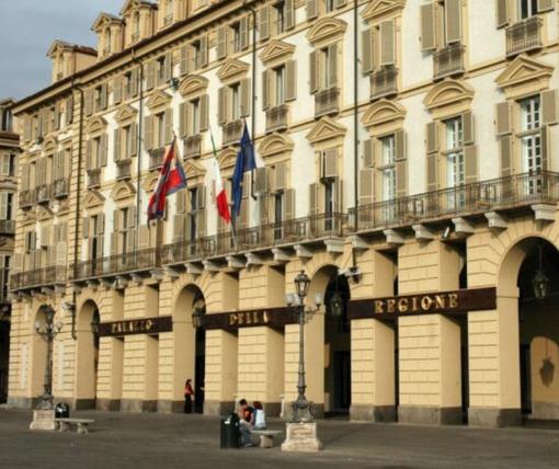 Gioco d'azzardo, bagarre in Consiglio regionale: arriva il "canguro" e le opposizioni occupano l'aula