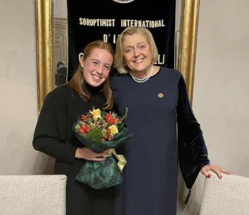 La giovanissima pianista Cecilia Terreno con la presidente Rita Manuela Chiappa La giovanissima pianista Cecilia Terreno con la presidente Rita Manuela Chiappa