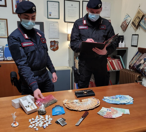 L'appartamento era diventato una centrale di spaccio: un arresto e due denunce