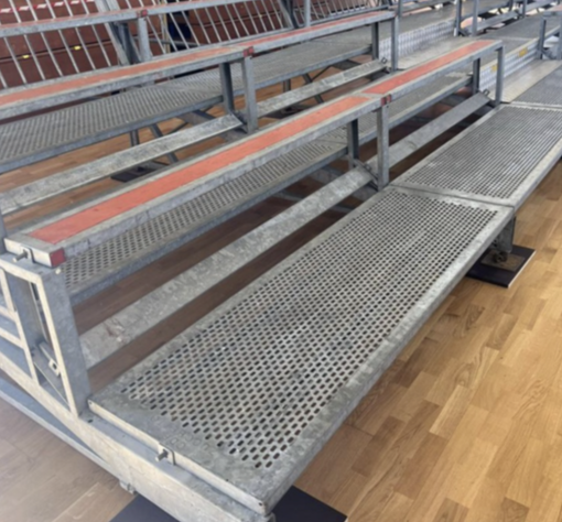 Le tribune provvisorie (costate 19mila euro per 3 mesi)