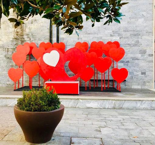 Una postazione selfie per gli innamorati: Borgosesia verso San Valentino