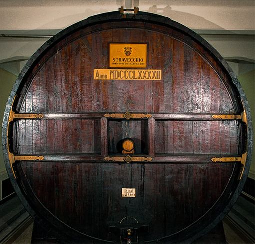 Nel cuore di Stravecchio: il fascino senza tempo della Botte Madre