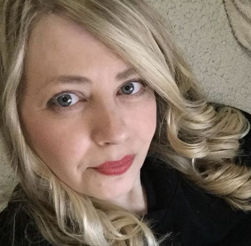 Muore all'improvviso a 47 anni. Addio a Simona Pomati Muore all'improvviso a 47 anni. Addio a Simona Pomati