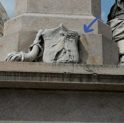 Notte degli Europei: danni al monumento a Cavour Notte degli Europei: danni al monumento a Cavour