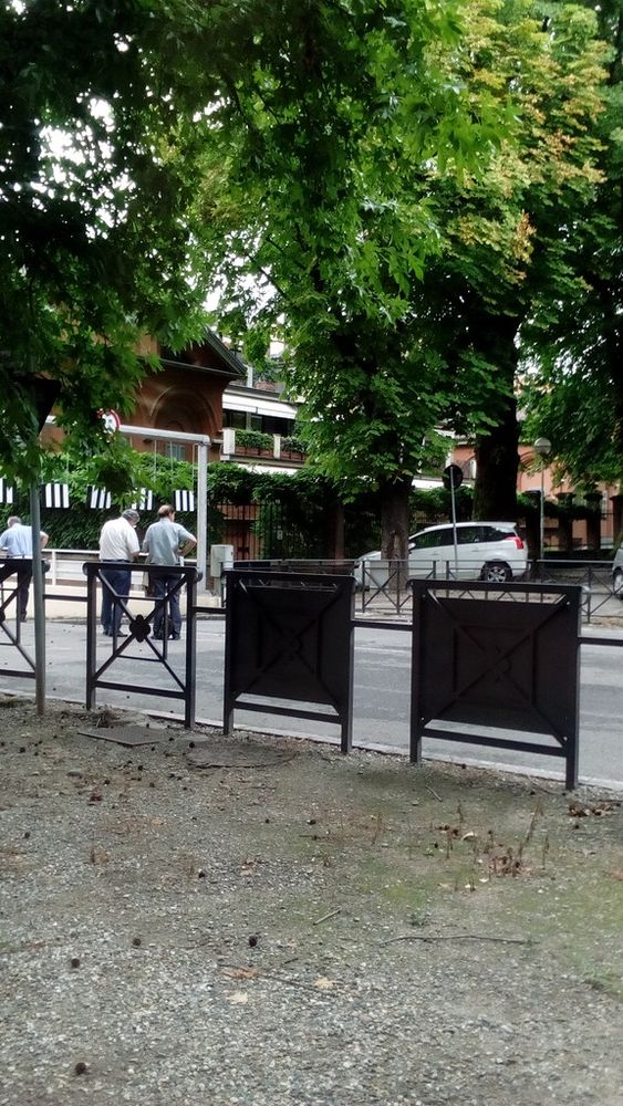 Chiuso (per un mezzo fermo) il sottopasso dell'Isola