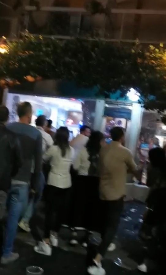 Rissa alla Festa dell'Uva: cinque arresti e divieto di ingresso in tutti i locali della provincia Rissa alla Festa dell'Uva: cinque arresti e divieto di ingresso in tutti i locali della provincia