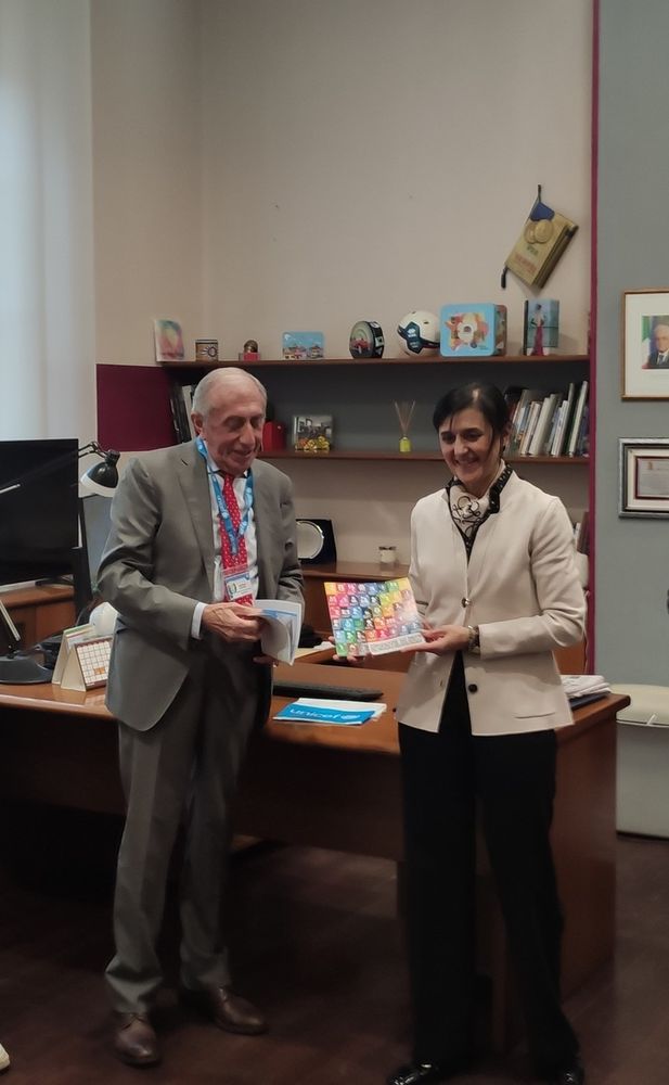 Studenti e studentesse in visita alla Questura