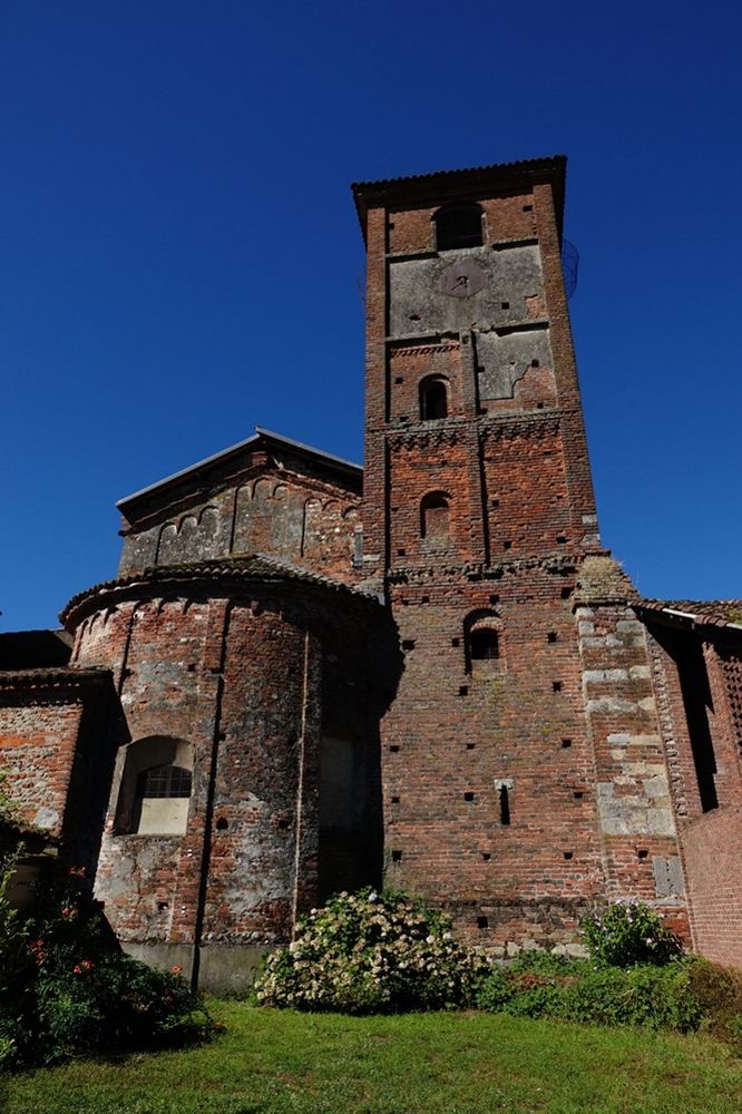 San Genuario, strutture sepolte sotto la chiesa. Sono i resti dell'antico monastero? San Genuario, strutture sepolte sotto la chiesa. Sono i resti dell'antico monastero?