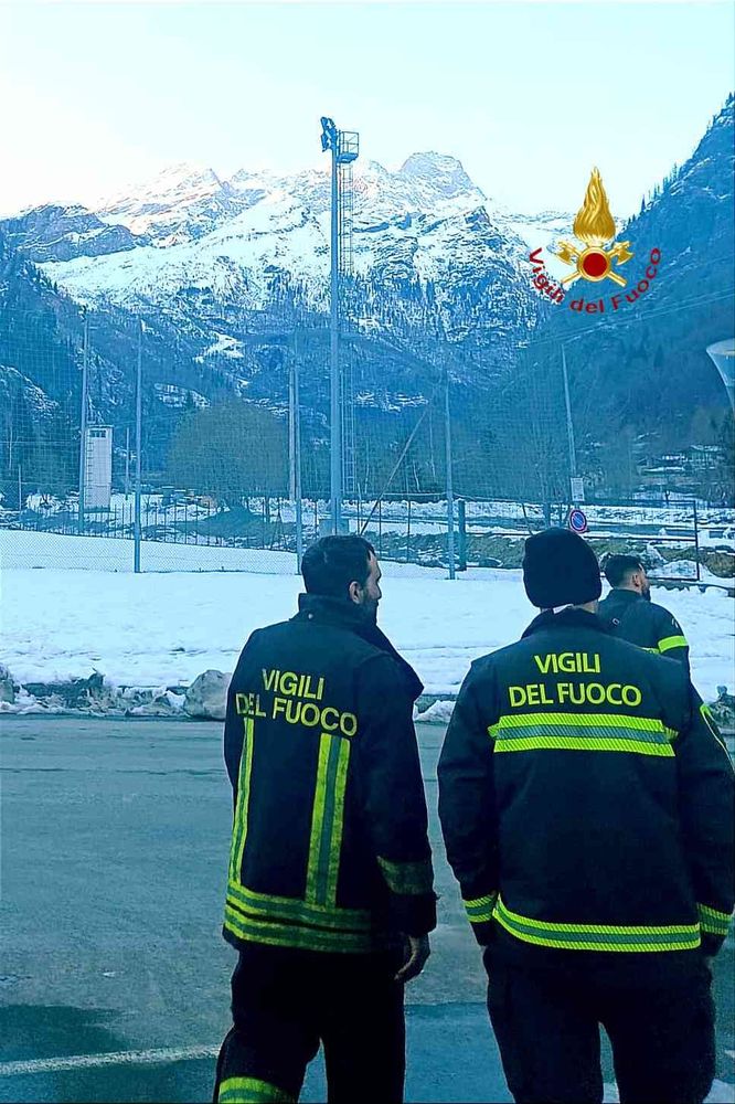 Braccio incastrato nel canale di scolo della piscina: paura per un ragazzino