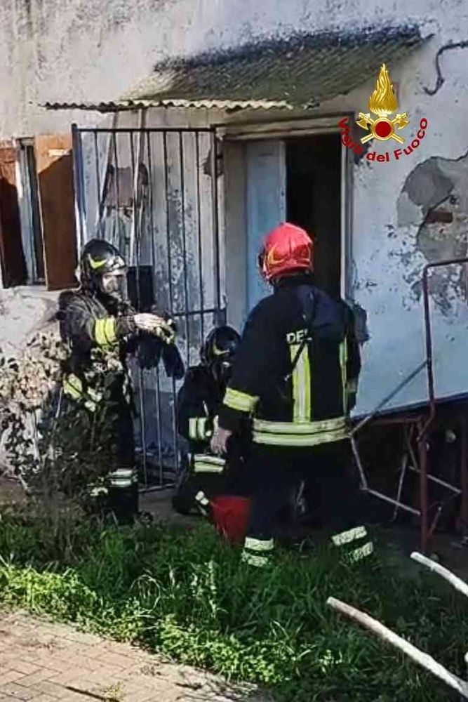 Trino, principio d'incendio in casa Trino, principio d'incendio in casa