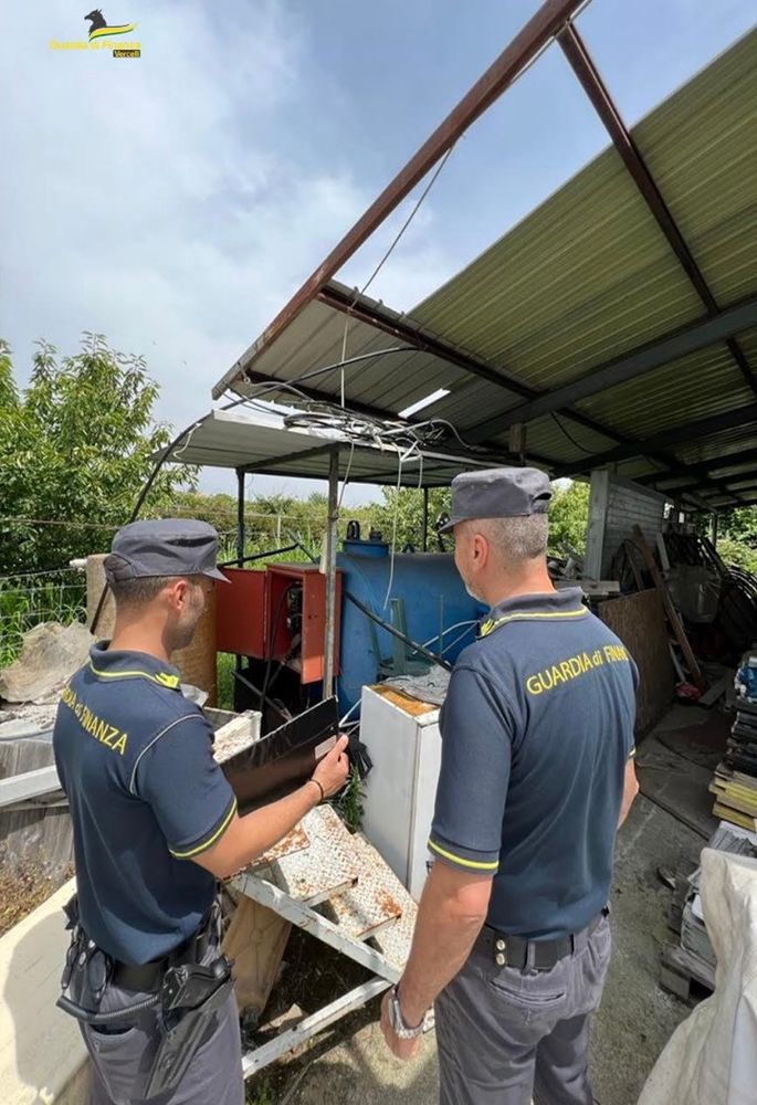 Più di sei tonnellate di rifiuti stoccate in un capannone Più di sei tonnellate di rifiuti stoccate in un capannone