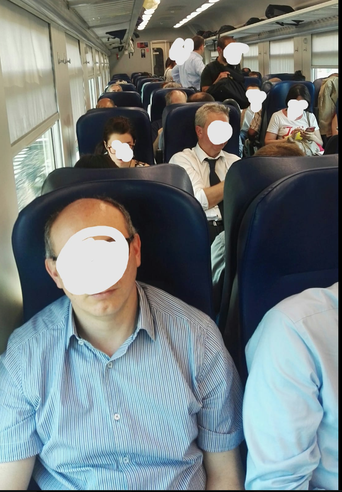 La situazione all'interno di una delle carrozze