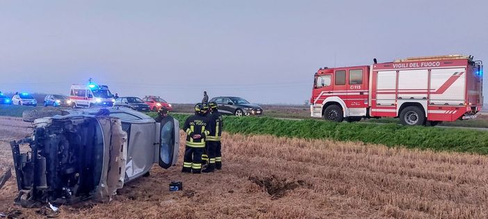 Fuori strada con l'auto, ricoverato al Sant'Andrea Fuori strada con l'auto, ricoverato al Sant'Andrea