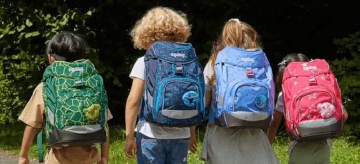 All'Isola la benedizione di zaini scolastici e borsoni sportivi