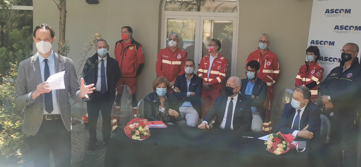 La conferenza stampa di presentazione dell'accordo