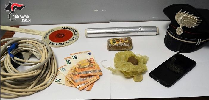 La casa trasformata in un centro di spaccio: vercellese nei guai La casa trasformata in un centro di spaccio: vercellese nei guai