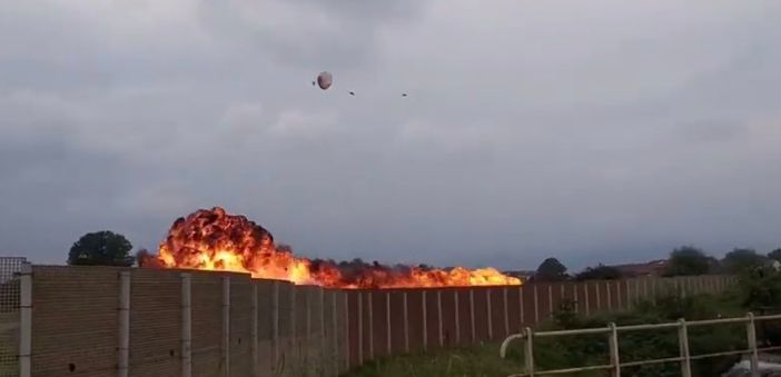 Aereo delle Frecce precipitato, l'Aeronautica Militare: "Probabile l'impatto con uno stormo di uccelli" Aereo delle Frecce precipitato, l'Aeronautica Militare: "Probabile l'impatto con uno stormo di uccelli"