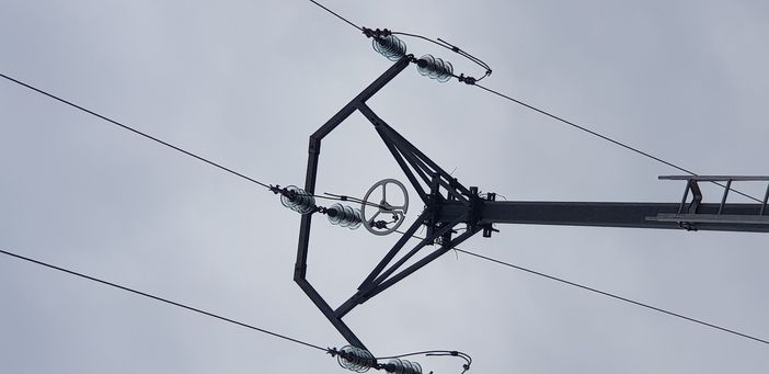 E-Distribuzione: sulle linee elettriche posizionati i dissuasori salva rapaci E-Distribuzione: sulle linee elettriche posizionati i dissuasori salva rapaci