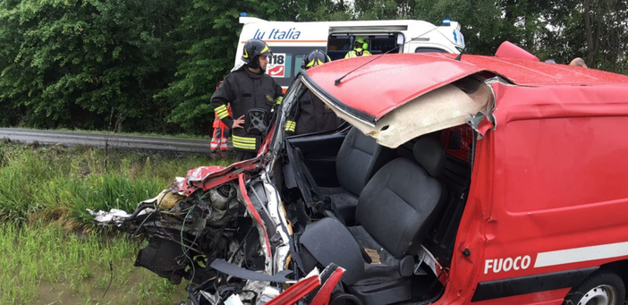 Vigile del fuoco in rianimazione dopo un terribile schianto