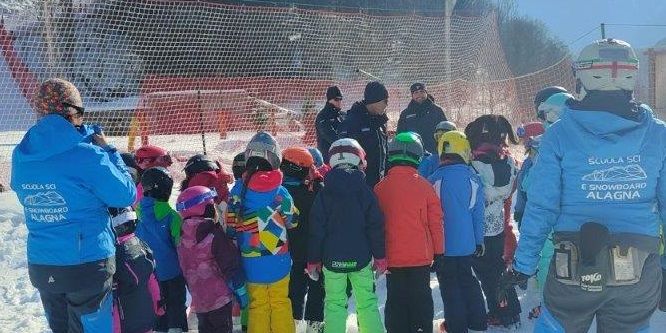 Sicurezza e rispetto delle regole: anche sulle piste da sci. La lezione dei carabinieri - foto Sicurezza e rispetto delle regole: anche sulle piste da sci. La lezione dei carabinieri - foto