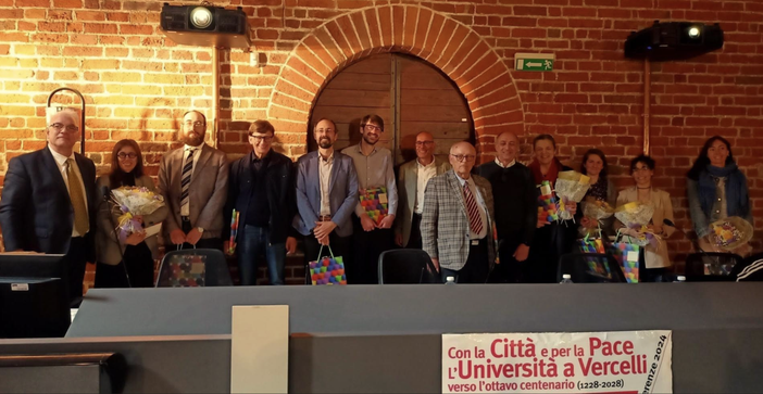 Con la città e per la pace: l’Università a Vercelli verso l’ottavo centenario (1228-2028). Con la città e per la pace: l’Università a Vercelli verso l’ottavo centenario (1228-2028).