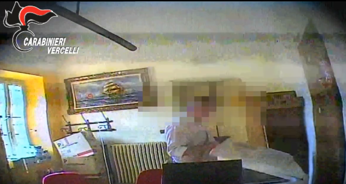 Mazzancolle e capesante: quei pacchi cibo confezionati "per figli e figliastri" - IL VIDEO