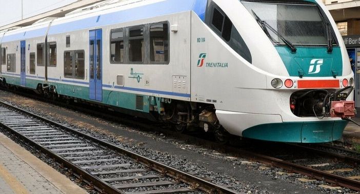 Pendolari: anno nuovo, soliti disagi. Ritardi, sovraffollamento, disservizi Pendolari: anno nuovo, soliti disagi. Ritardi, sovraffollamento, disservizi