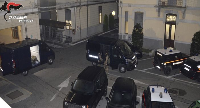 Traffico di droga nei boschi di Prarolo e Villarboit: presa tutta la banda Traffico di droga nei boschi di Prarolo e Villarboit: presa tutta la banda