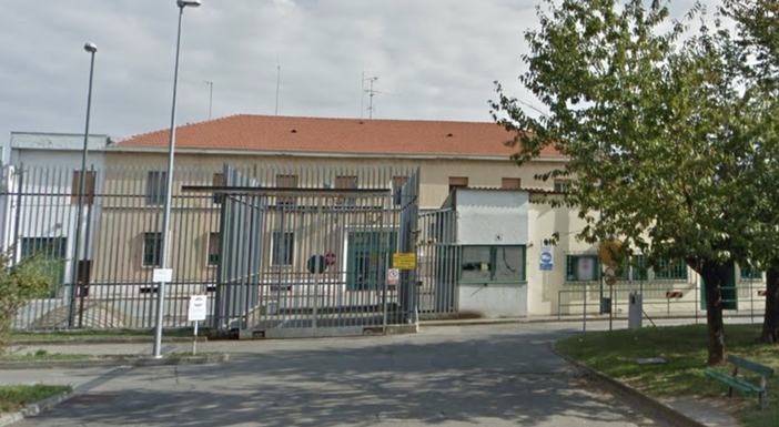 Molestava le ragazzine cercando di baciarle: arrestato un 43enne Molestava le ragazzine cercando di baciarle: arrestato un 43enne