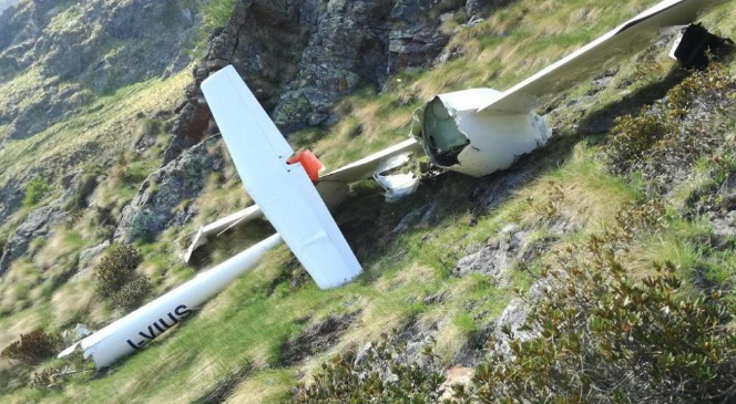 I resti dei veivolo che si è schiantato sopra Riva Valdobbia I resti dei veivolo che si è schiantato sopra Riva Valdobbia