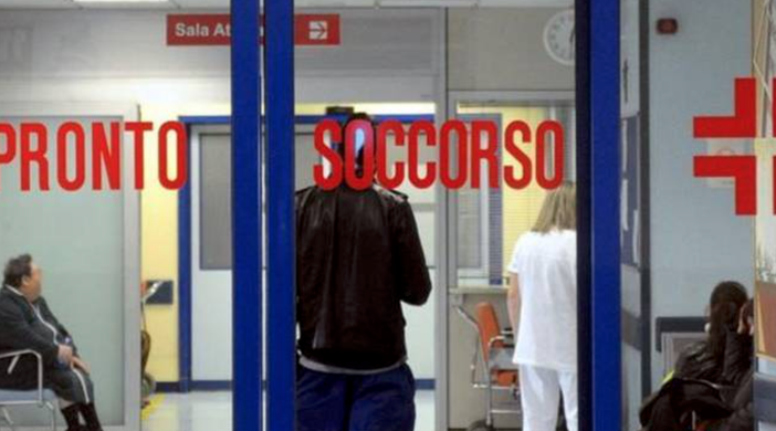 Colpi di caldo e disidratazione: una trentina di accessi al giorno in ospedale. I consigli per gli anziani Colpi di caldo e disidratazione: una trentina di accessi al giorno in ospedale. I consigli per gli anziani