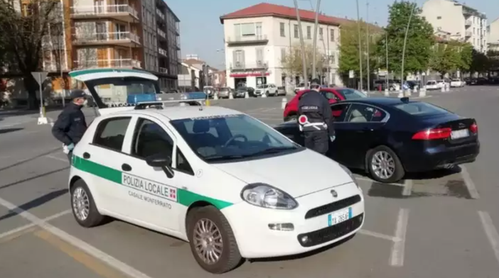 Aggredisce l'insegnante e tre agenti della Polizia municipale Aggredisce l'insegnante e tre agenti della Polizia municipale
