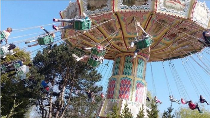 Scaraventata a terra dalla giostra con un volo di 15 metri: incidente alla festa patronale di Gassino Scaraventata a terra dalla giostra con un volo di 15 metri: incidente alla festa patronale di Gassino