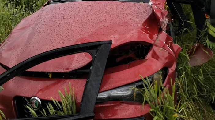 Palestro: esce di strada con l'auto sulla statale 596, ferito un 28enne