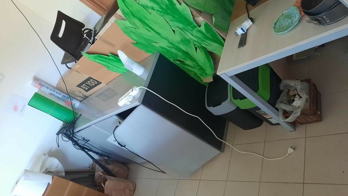 Sfondano la porta e rubano il televisore nuovo Sfondano la porta e rubano il televisore nuovo