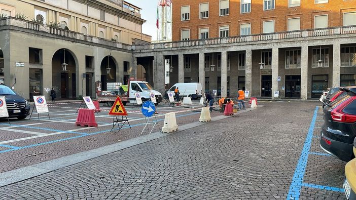 Piazza Zumaglini, interventi di sistemazione del fondo stradale