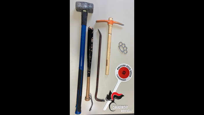 Si introducono nell'ex Outlet di Santhià: denunciati in sei