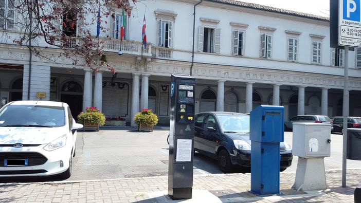 Catricalà: Annullare la delibera che prevede l'aumento dei parcheggi