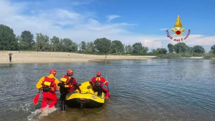 Si getta in acqua e scompare: allarme nella zona di corso Rigola